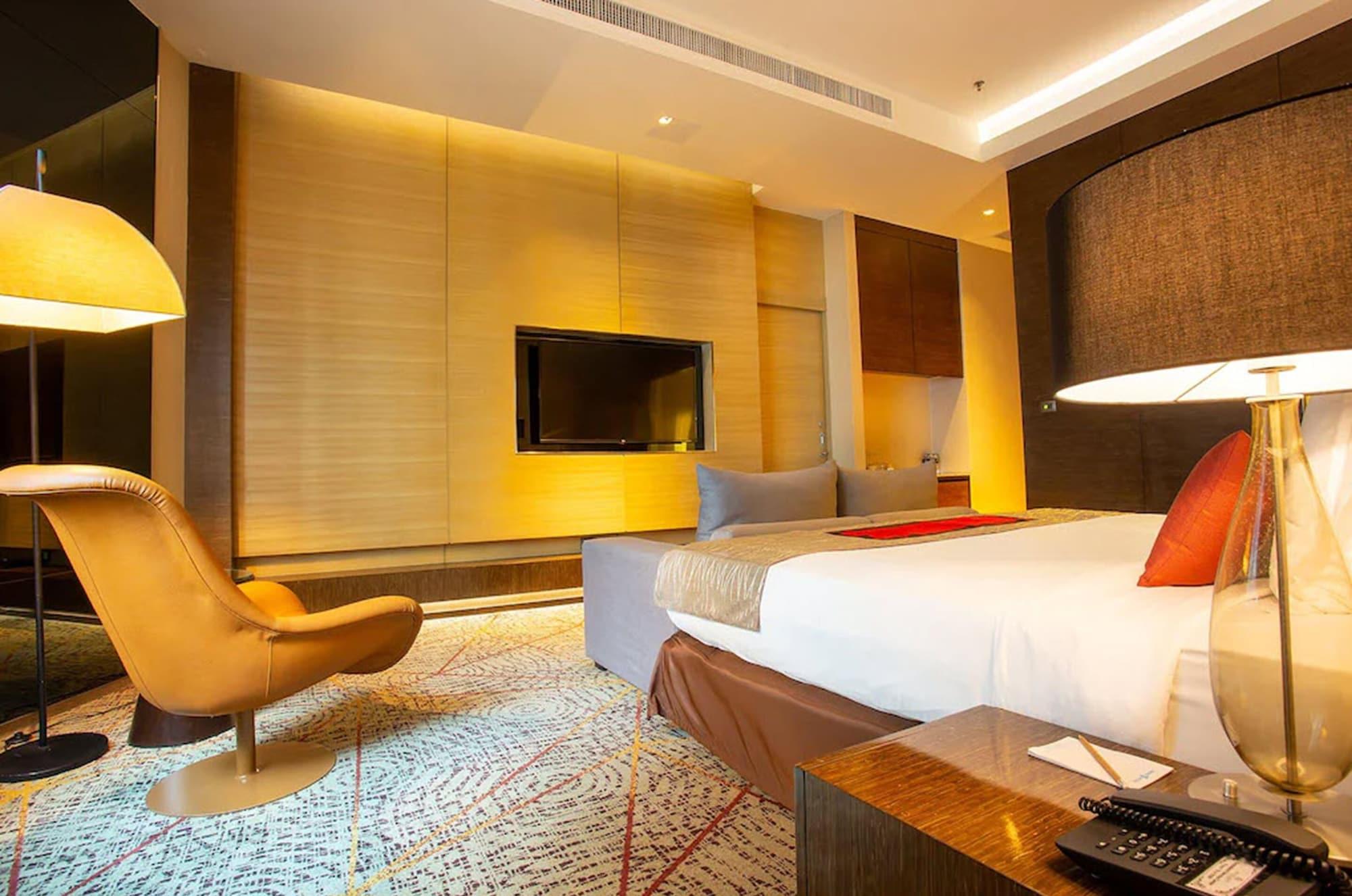 Graceland Bangkok By Grace Hotel - Sha Extra Plus Bagian luar foto