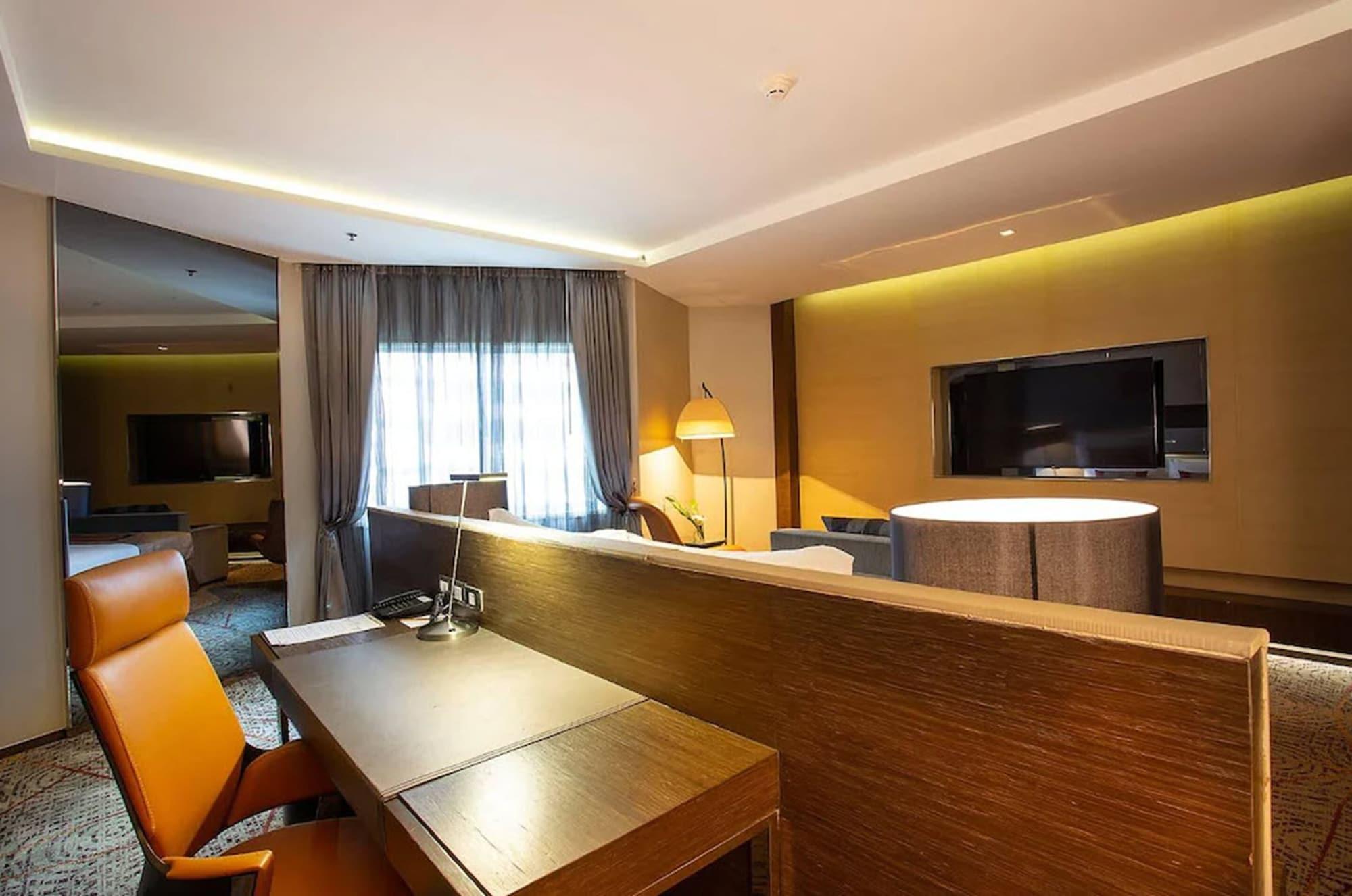 Graceland Bangkok By Grace Hotel - Sha Extra Plus Bagian luar foto
