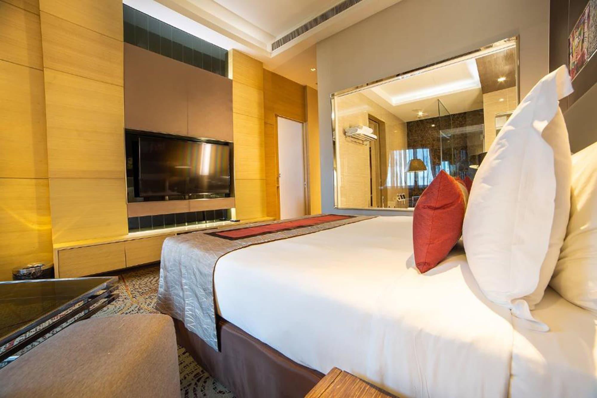 Graceland Bangkok By Grace Hotel - Sha Extra Plus Bagian luar foto